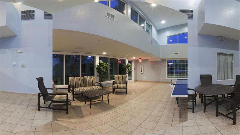 Holiday Inn Express Hotel & Suites Bedford By Ihg Eksteriør billede