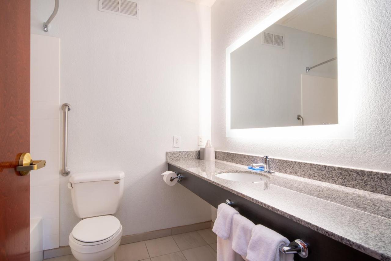 Holiday Inn Express Hotel & Suites Bedford By Ihg Eksteriør billede
