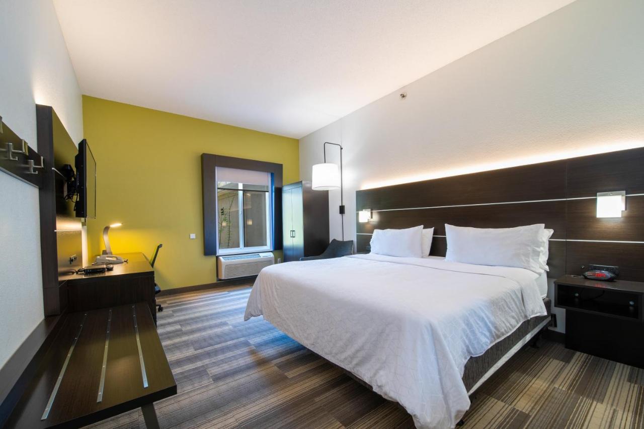 Holiday Inn Express Hotel & Suites Bedford By Ihg Eksteriør billede