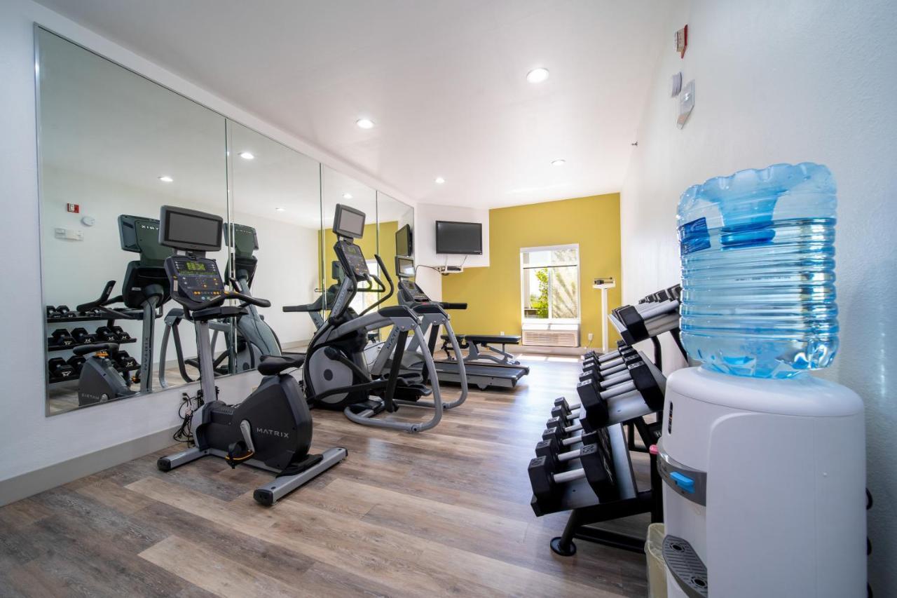 Holiday Inn Express Hotel & Suites Bedford By Ihg Eksteriør billede
