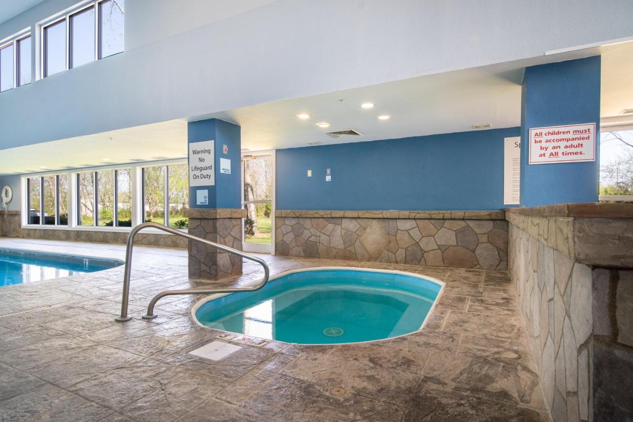 Holiday Inn Express Hotel & Suites Bedford By Ihg Eksteriør billede