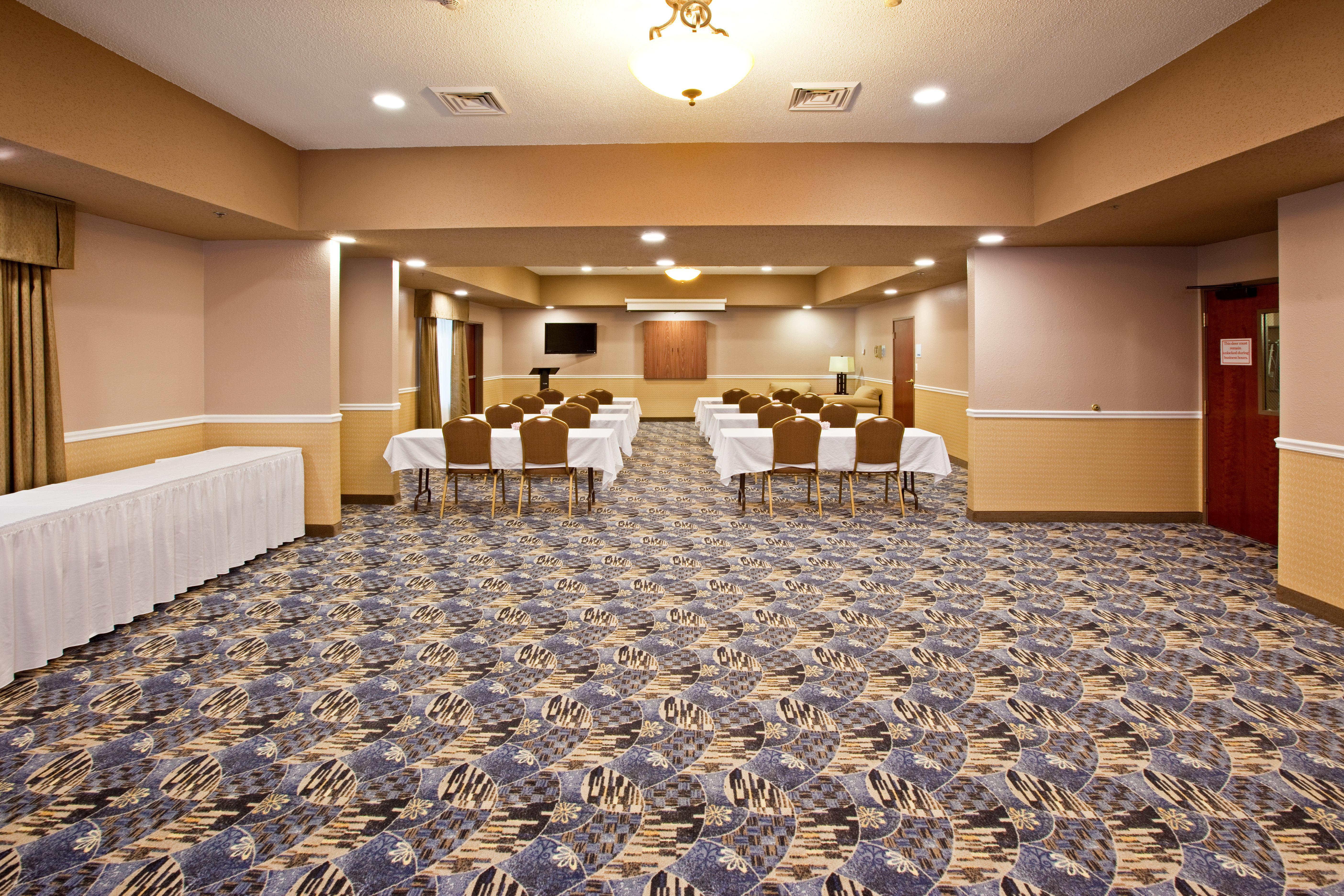 Holiday Inn Express Hotel & Suites Bedford By Ihg Eksteriør billede