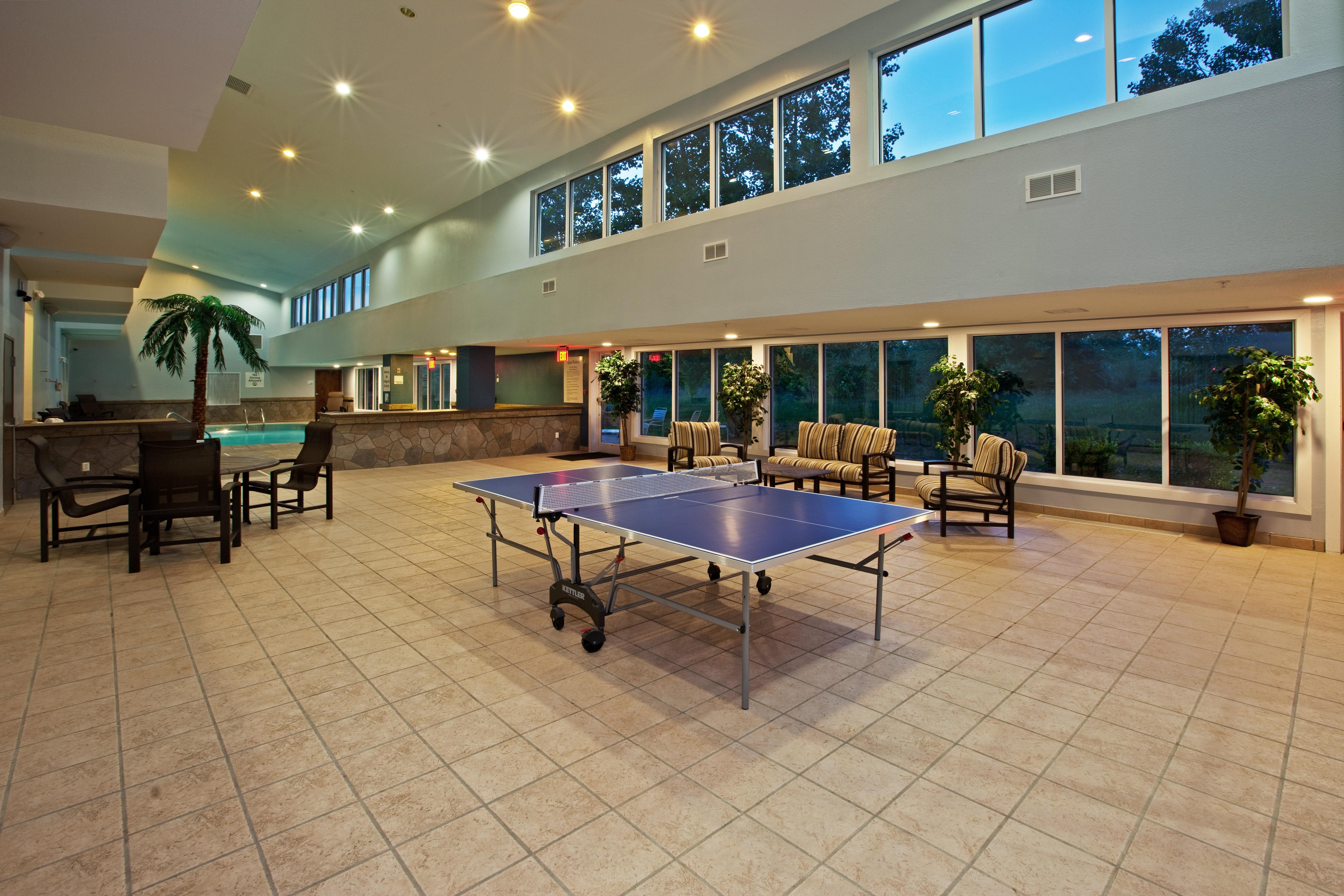 Holiday Inn Express Hotel & Suites Bedford By Ihg Eksteriør billede