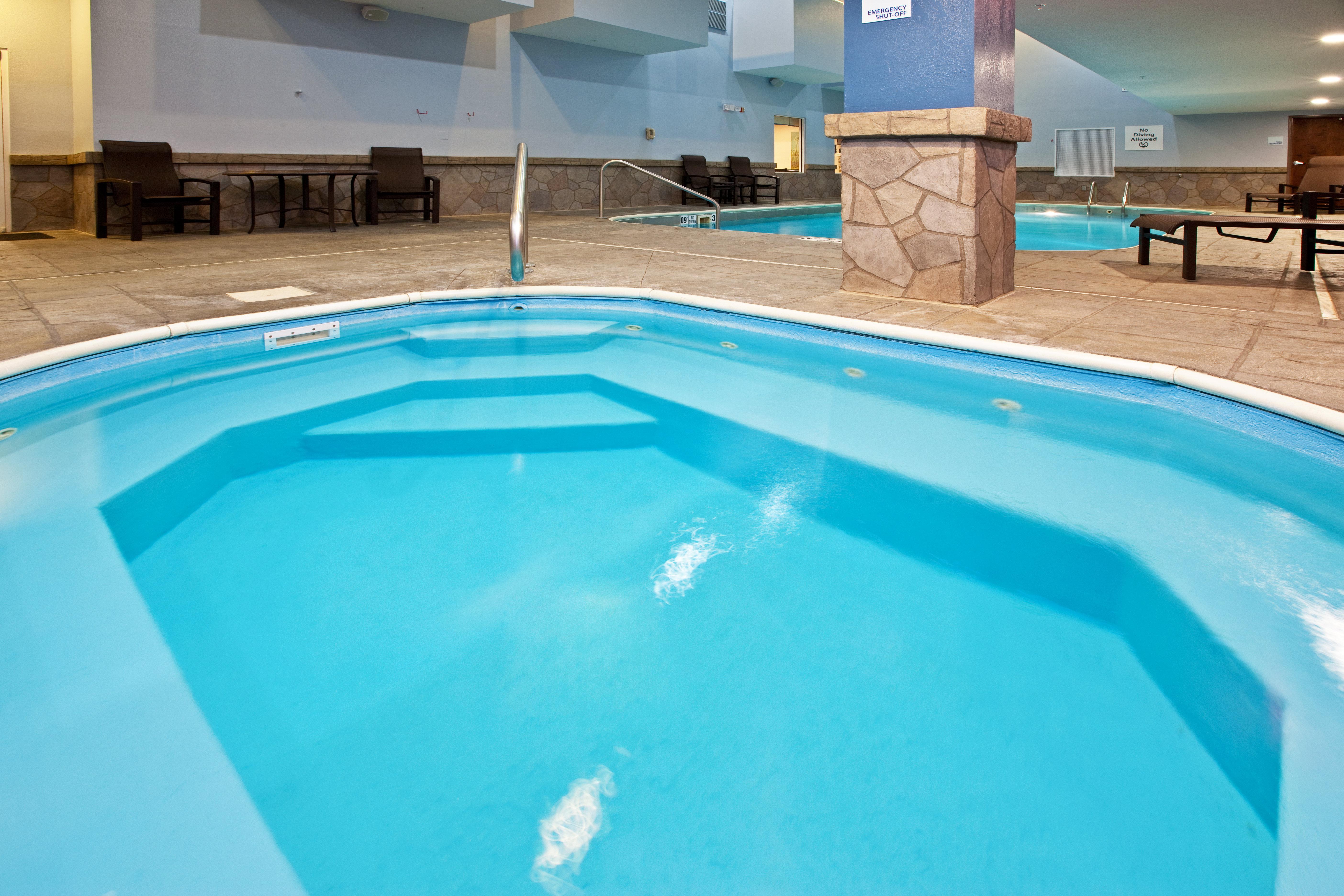 Holiday Inn Express Hotel & Suites Bedford By Ihg Eksteriør billede