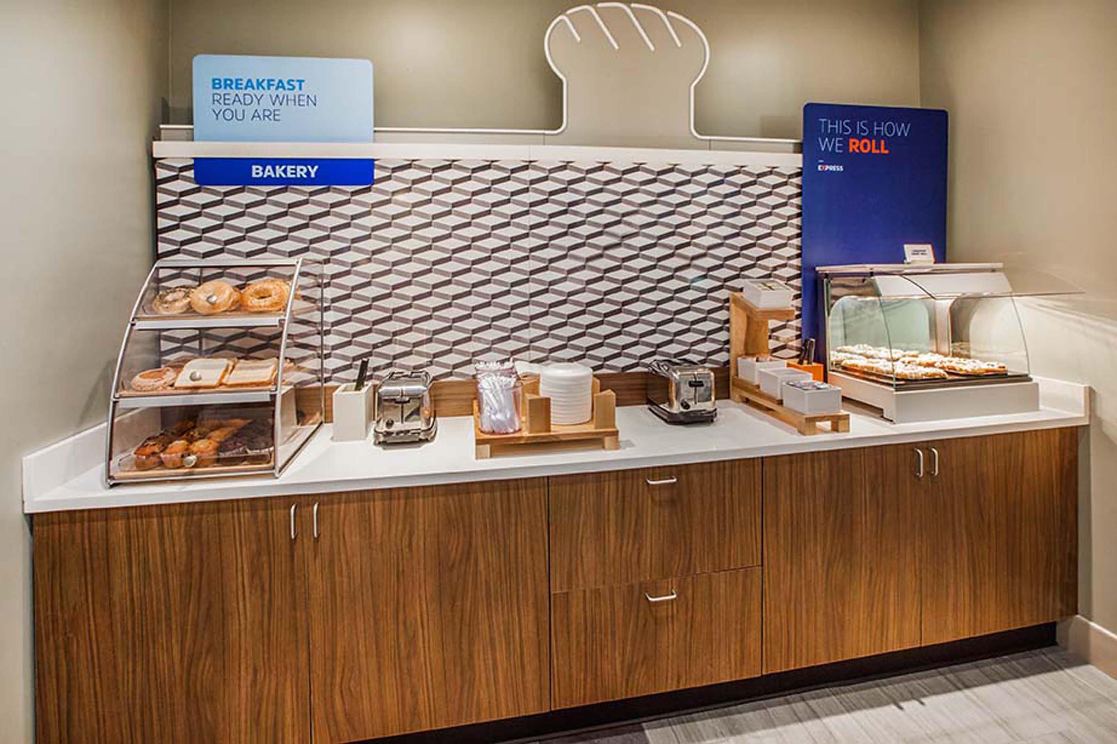 Holiday Inn Express Hotel & Suites Bedford By Ihg Eksteriør billede