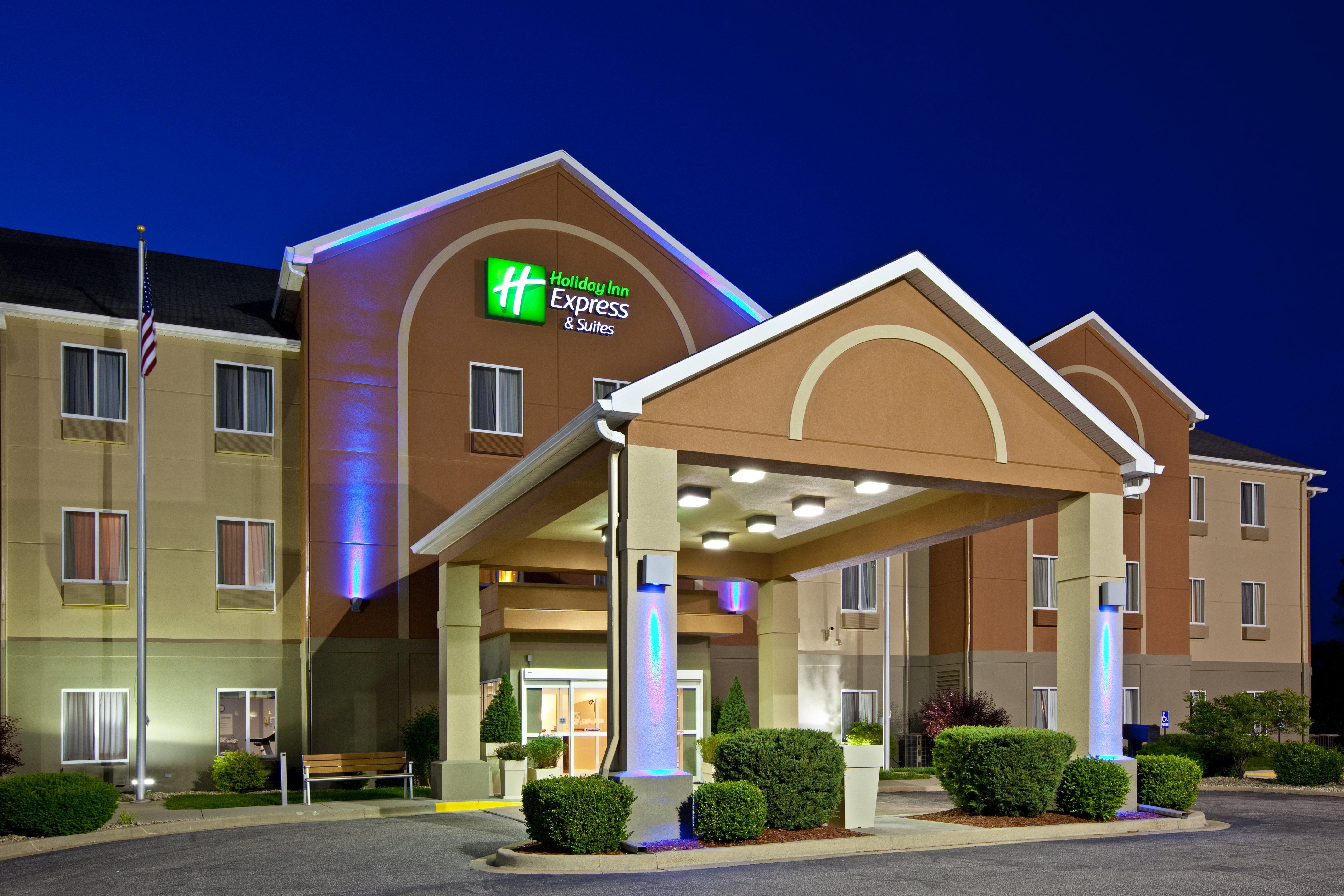 Holiday Inn Express Hotel & Suites Bedford By Ihg Eksteriør billede